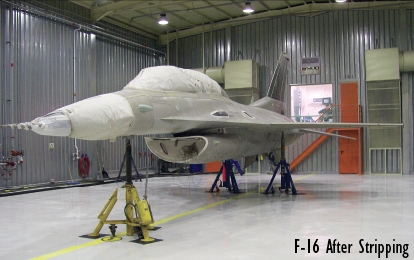 Chasseur F-16 apr�s d�capage (Stripping)